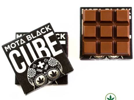 Mota Black Milk Chocolate